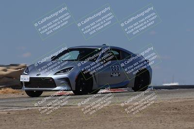 media/Oct-04-2025-OnGrid (Sat) [[44bd565ffa]]/Green Group/Grapevine/